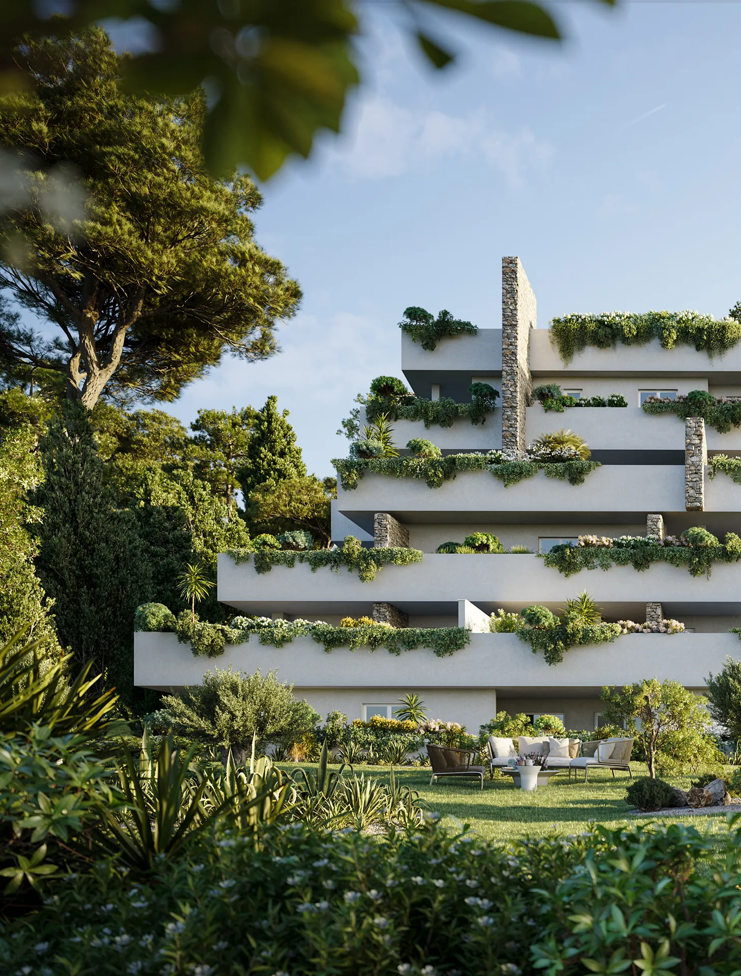 L'architettura terrazzata di Lynfa Living a Roma Camilluccia si integra perfettamente con il verde creando un ambiente residenziale esclusivo. 